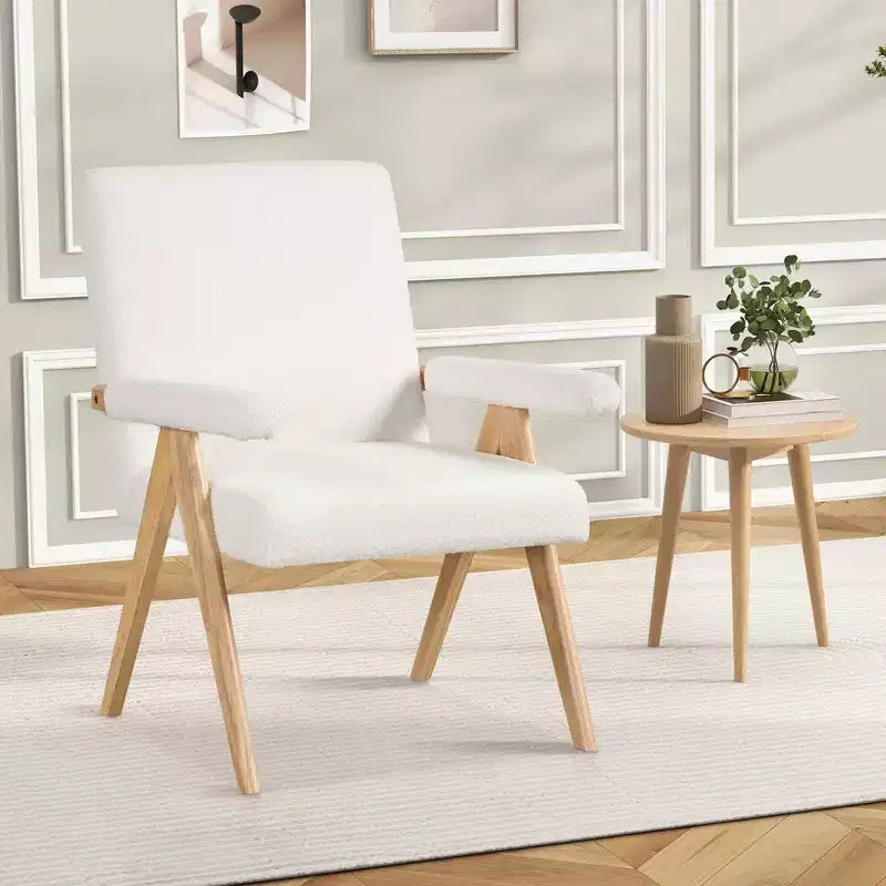 Poltrona di design moderno di metà secolo con struttura in legno massello di gomma e braccioli imbottiti