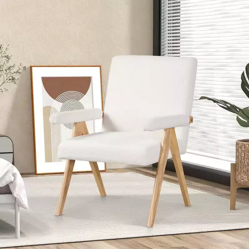 Poltrona di design moderno di metà secolo con struttura in legno massello di gomma e braccioli imbottiti