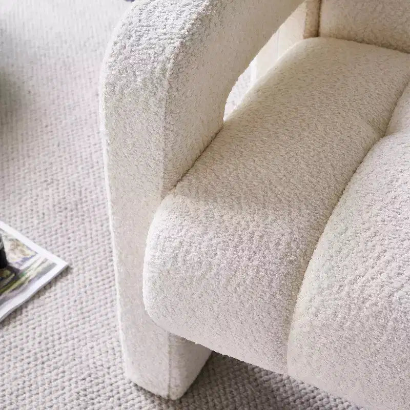 Poltrona accent imbottita ampia in Bouclé – Struttura in legno massello, schiuma ad alta densità