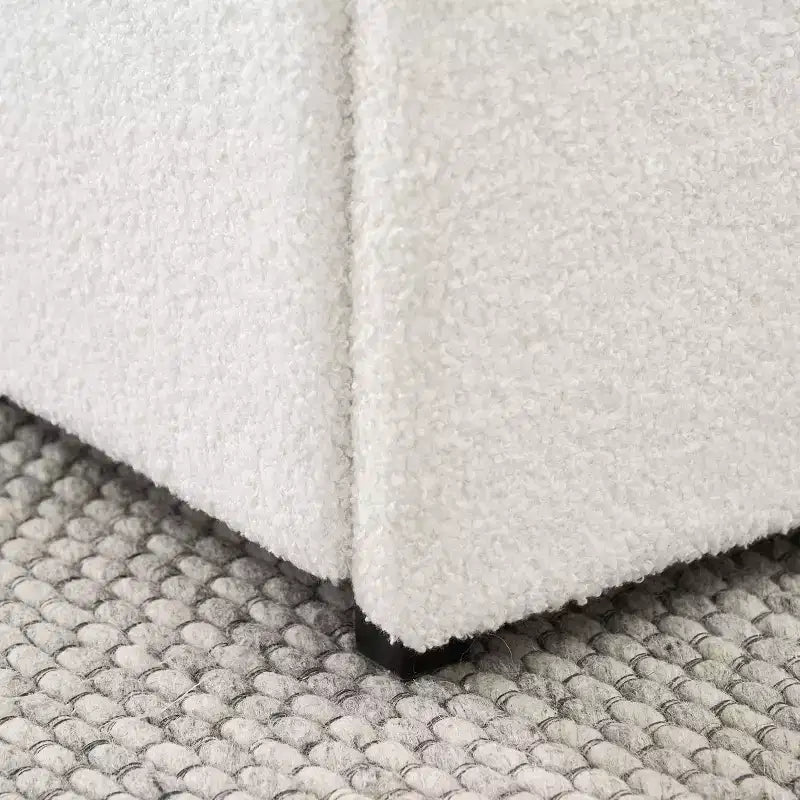Letto matrimoniale Calvin Modern con testiera in tessuto bouclé color avorio