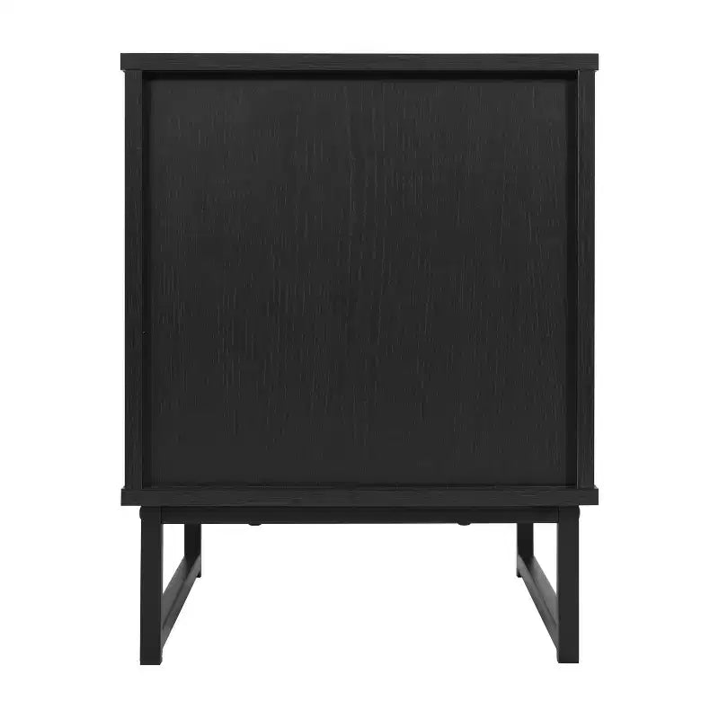 Comodino Malaki Mid-Century Modern con cassetto in rattan e ripiano aperto