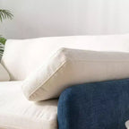 Poltrona singola in ciniglia oversize con seduta profonda e cuscini decorativi